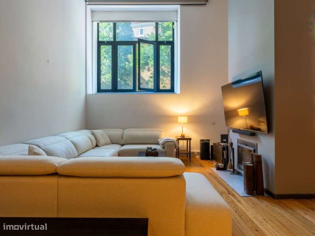 Loft T1 com mezanino, garagem e arrecadação na Avenida 24 de Julho - Grande imagem: 5/23