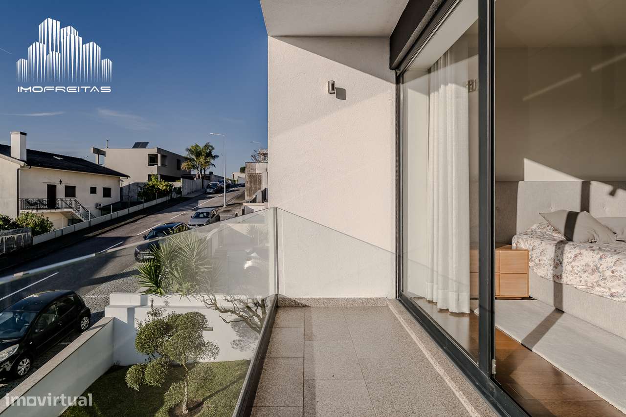 Moradia T4 de Luxo com Piscina numa das Melhores Zonas de Braga!-35