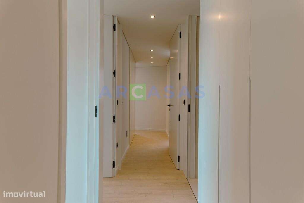 Apartamento T4 com varanda e garagem fechada em São Cosme, Gondomar-13