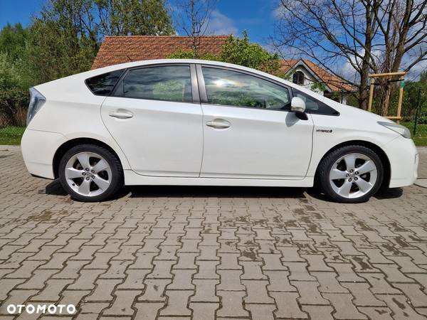 Toyota Prius (Hybrid) - 4