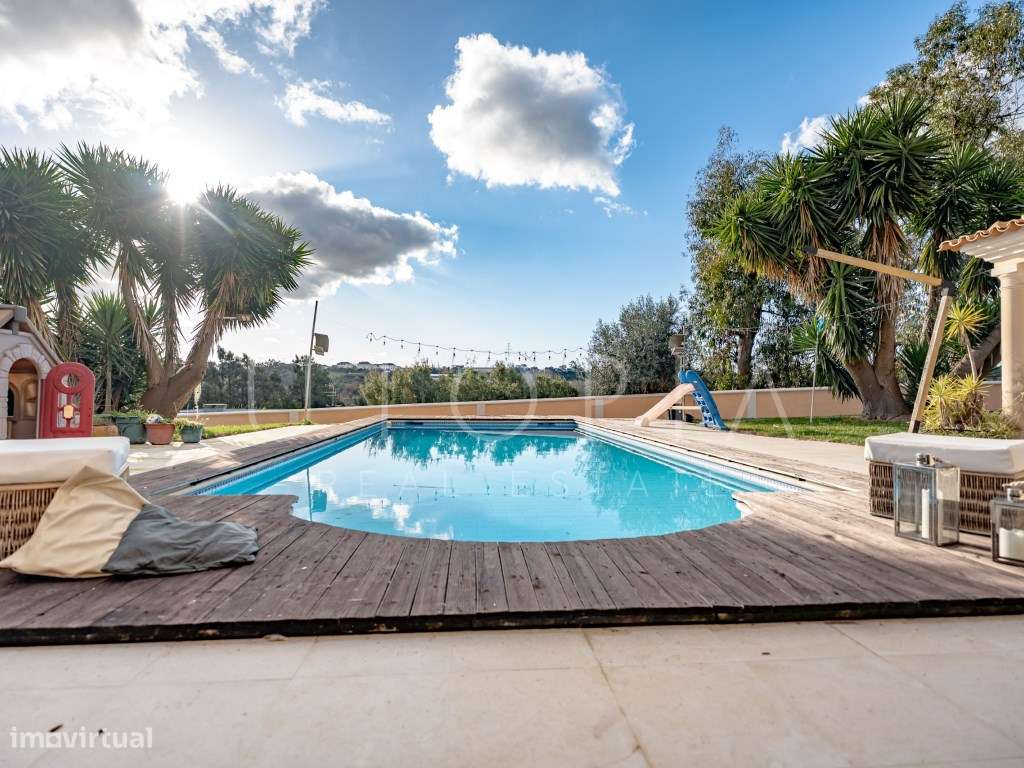 Moradia de Prestígio com Piscina, Campo de Ténis e Terreno Murado d...-48