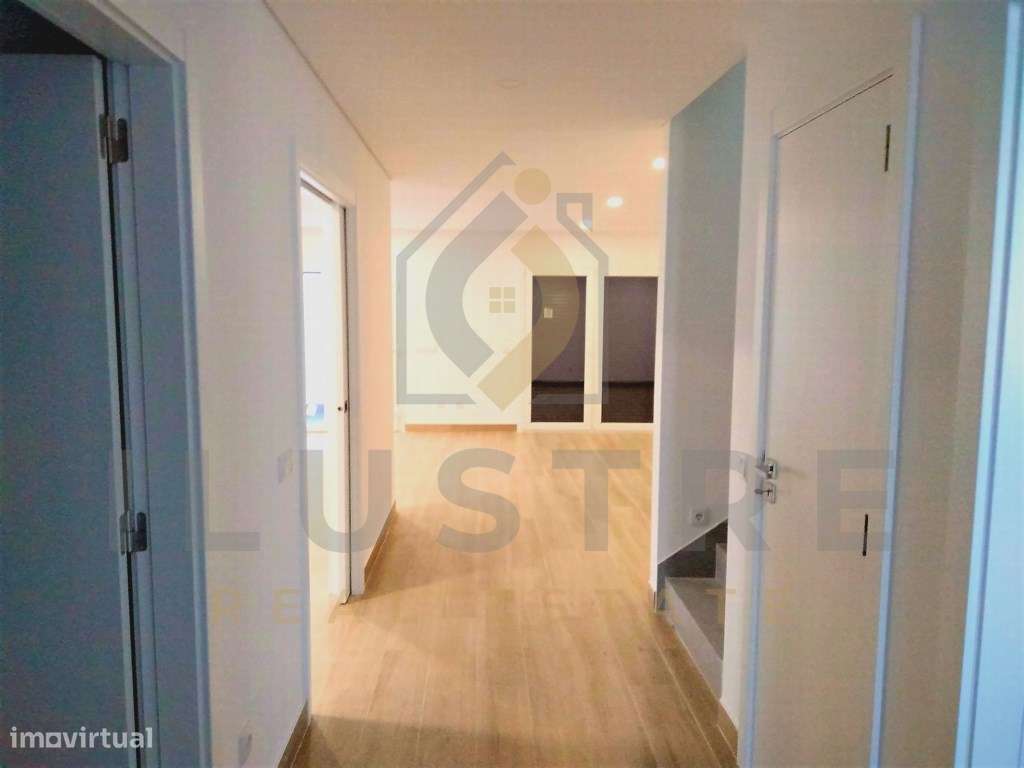 Moradia T3 em construção com piscina e garagem na Charneca de Caparica-18