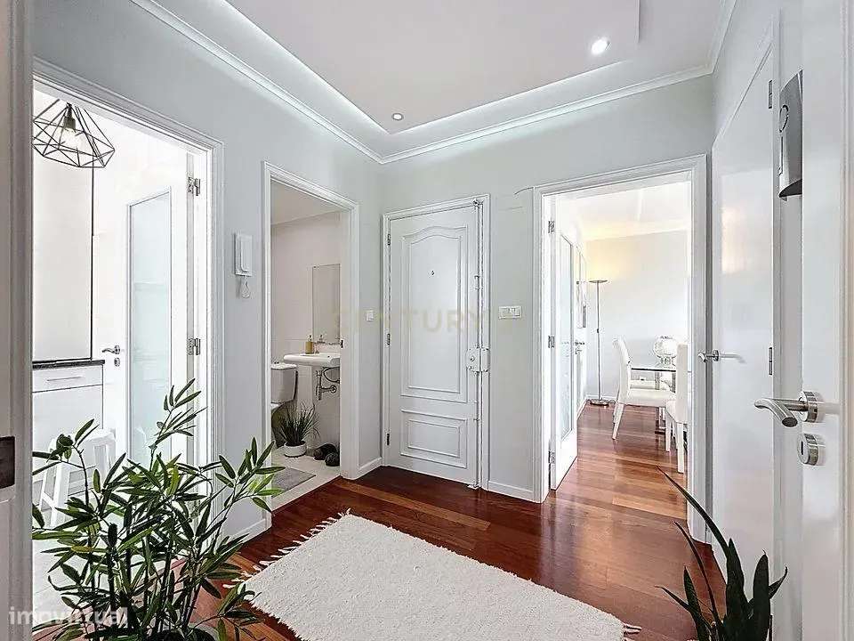 T3 Renovado com Vista Mar e Cidade – 7º Andar com Excelente Exposição - Grande imagem: 2/16