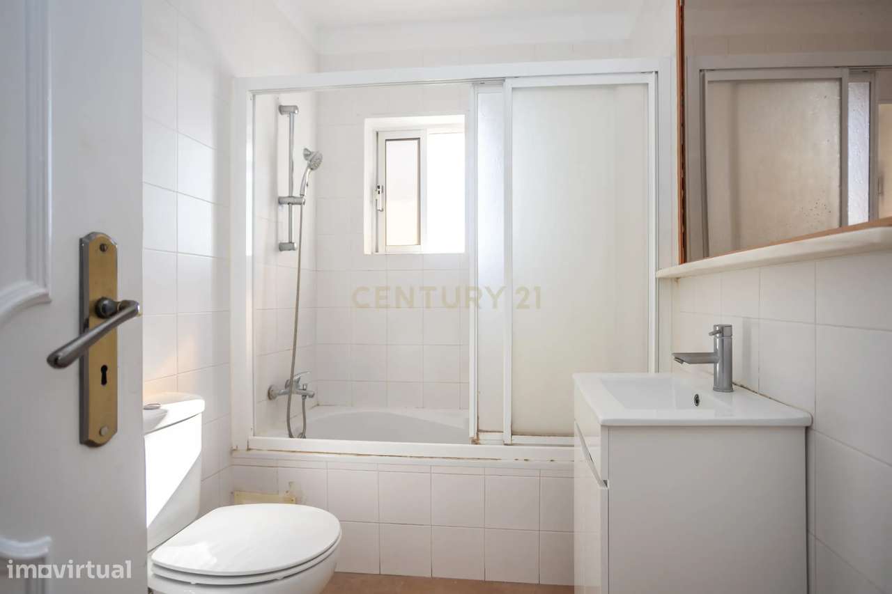Apartamento T3 em Almada com Excelente Localização-44
