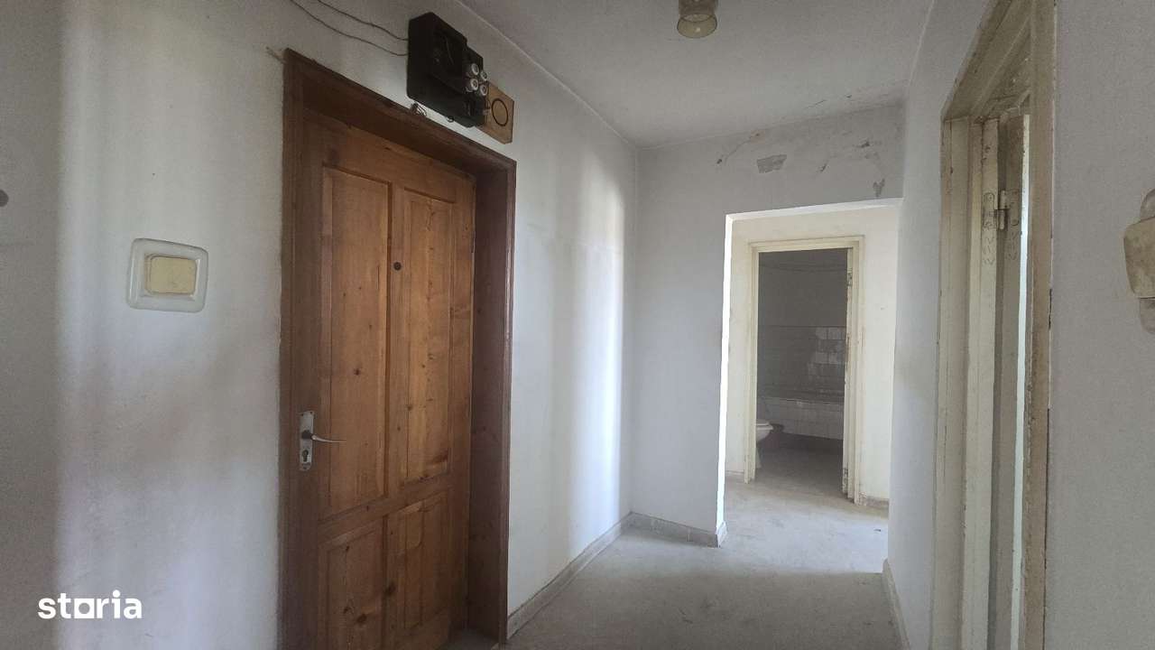 Apartament 2 camere, 43mp,decomandat,ultracentral,Covasna - Imagine principală: 3/5