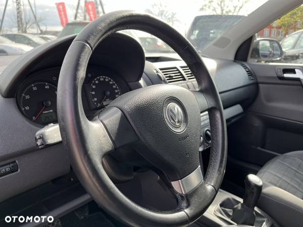 Volkswagen Polo 1.4 16V Trendline - 16