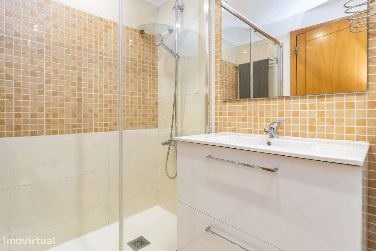 Moderno apartamento T3 com parqueamento e arrecadação-35