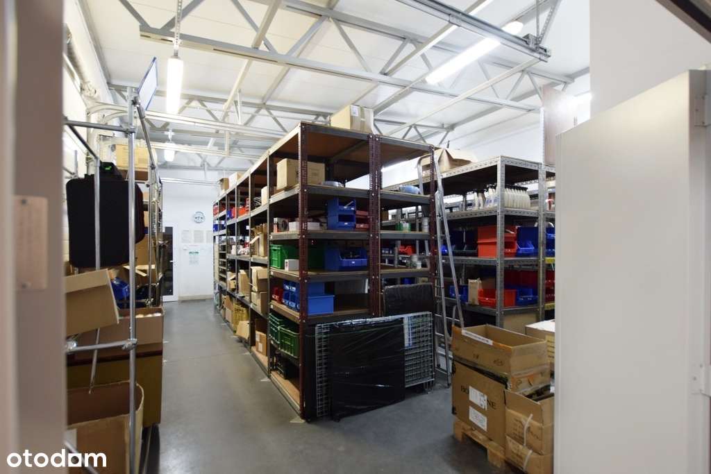 Budynek handlowo-magazynowy z dużym parkingiem-4