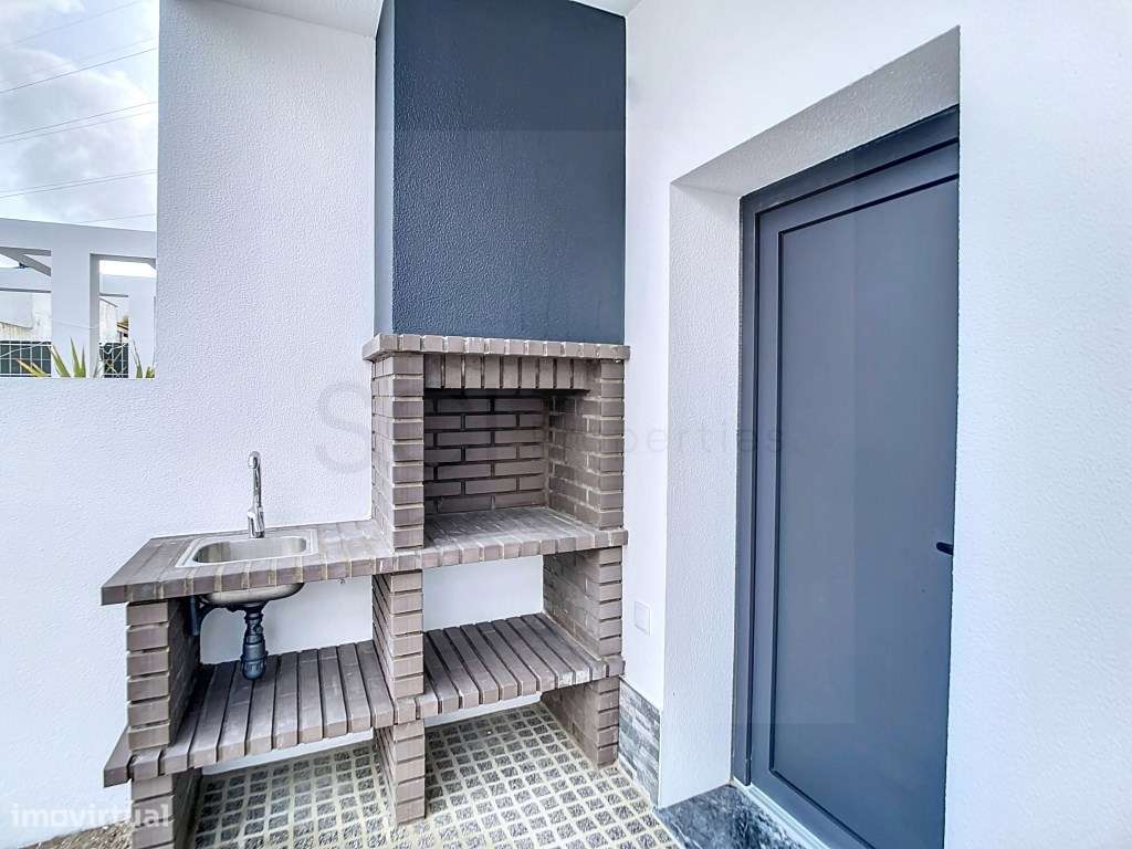 Moradia T3 duplex no centro de Fernão Ferro-32