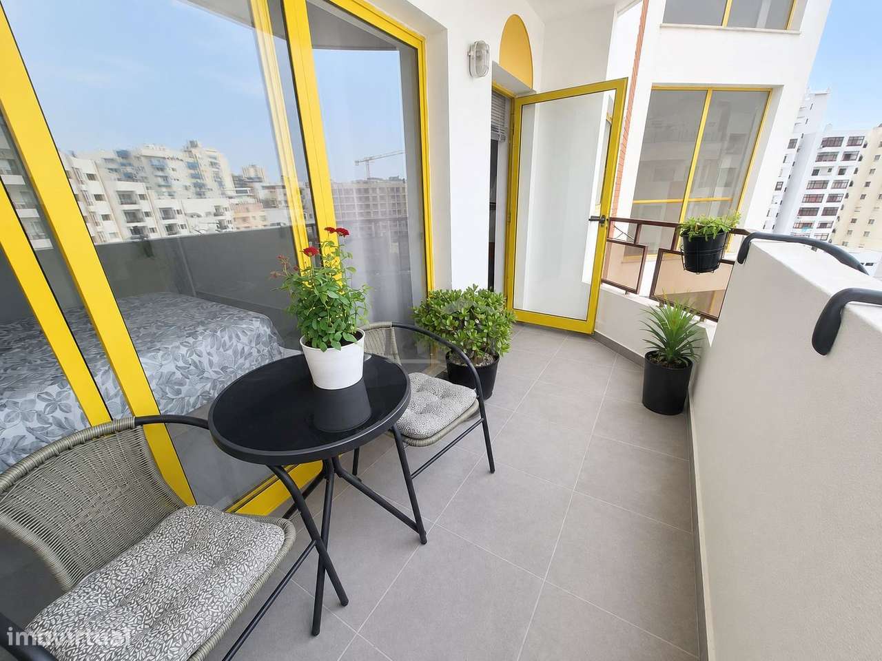 Apartamento T1 a 300 Metros da Praia da Rocha-9