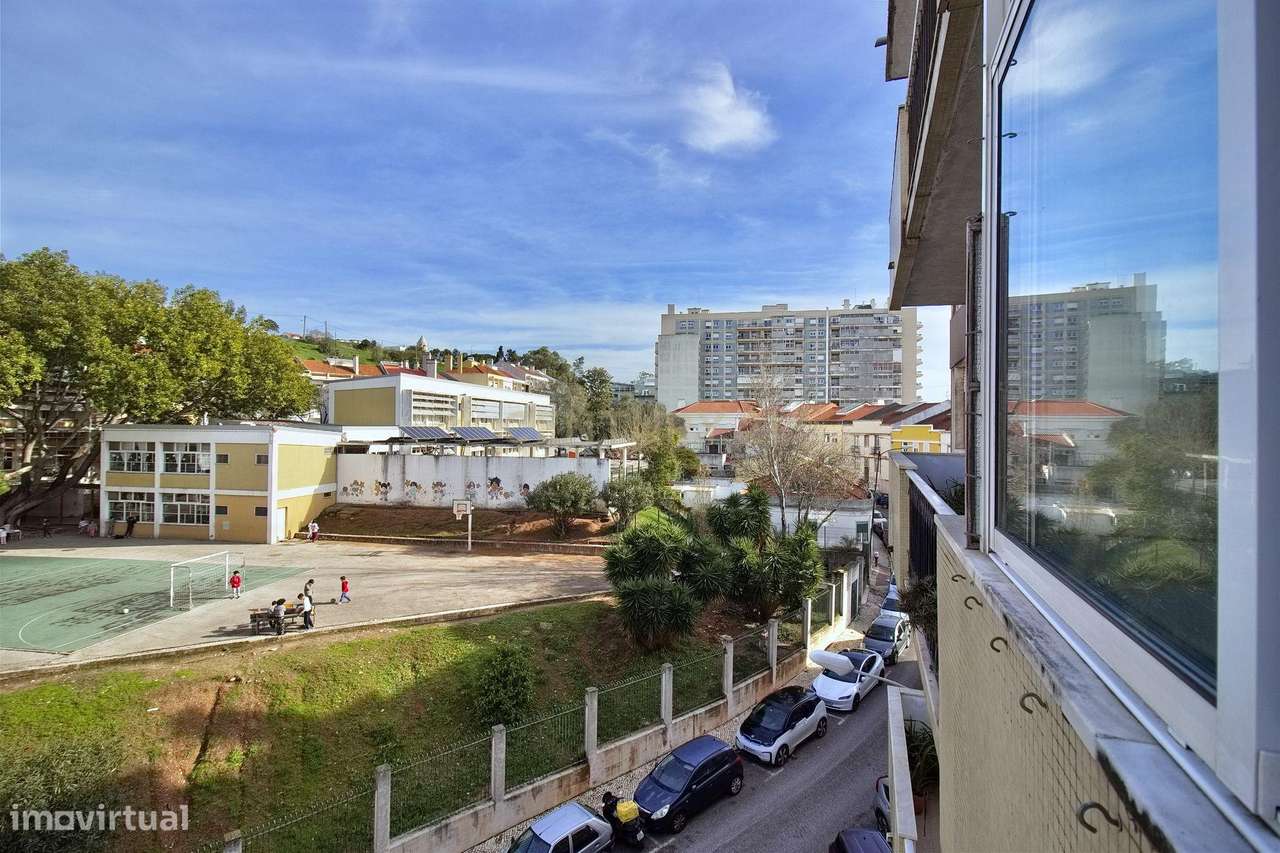 T2 em São Domingos de Benfica luminoso e arejado com ampla arrecadação-18