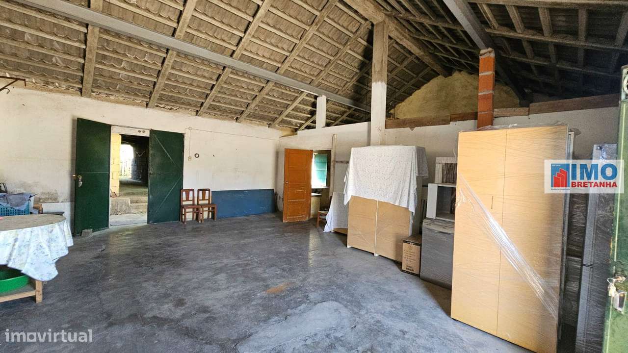 Garagem com terreno e anexos na Lousa-4