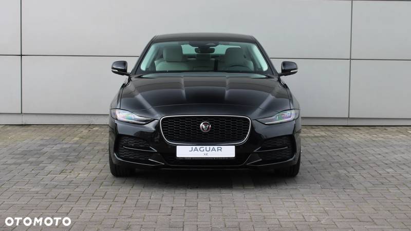 Jaguar XE - 2