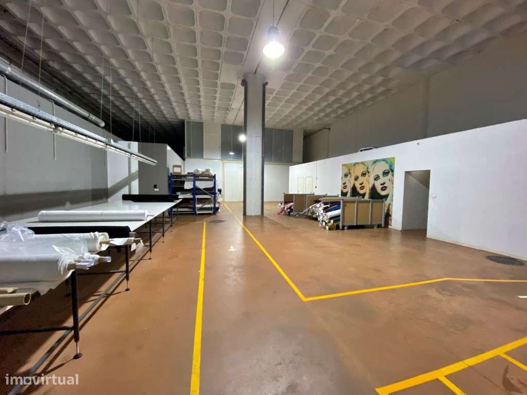 Armazém moderno com excelente localização-7