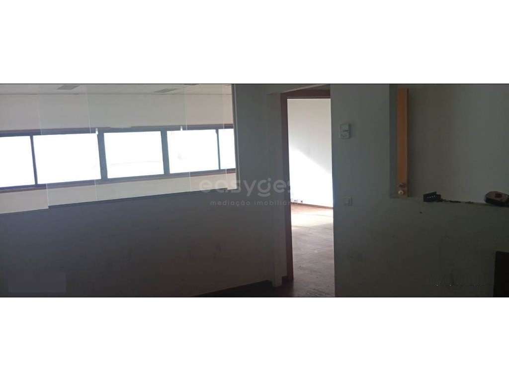 Escritório no Centro Comercial D. Dinis - no centro da cidade de Le... - Grande imagem: 5/7