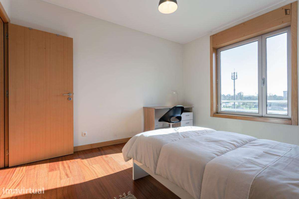 Quarto - localizado em Pedrouços Porto - Grande imagem: 3/10