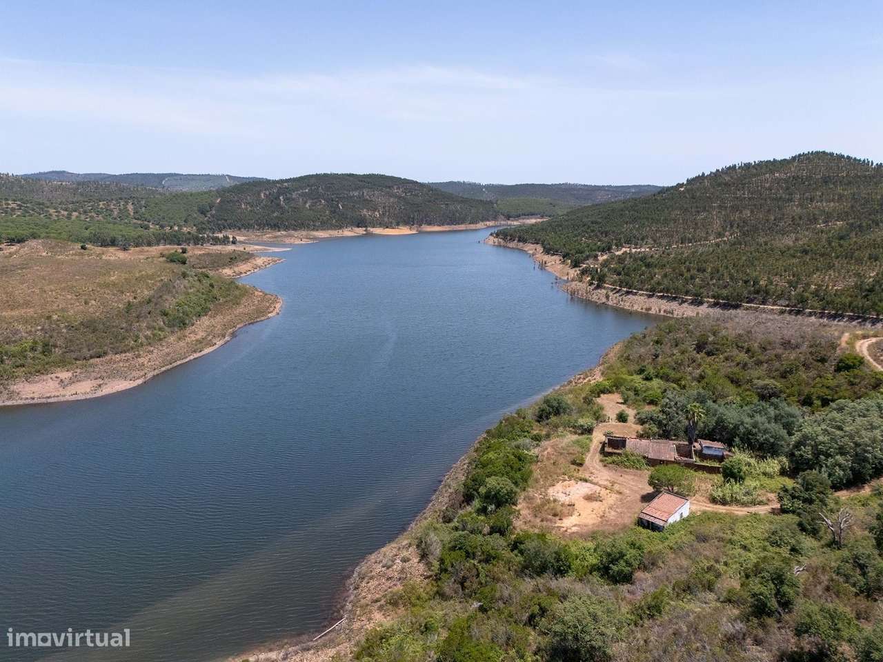 CASA NA BARRAGEM DA BRAVURA COM 5,53 HA DE TERRENO PARA VENDA EM LAGOS - Grande imagem: 2/28