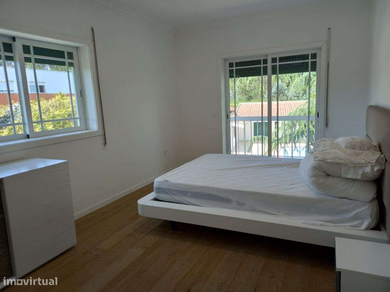 Moradia com 4 suítes, piscina e casa de hóspedes-17