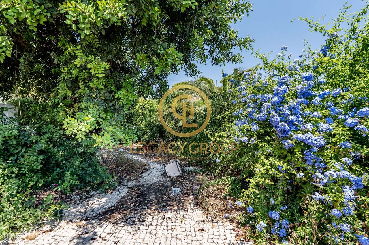 MORADIA T4 COM PROJETO APROVADO + TERRENO URBANO | A 200M DA PRAIA...-23