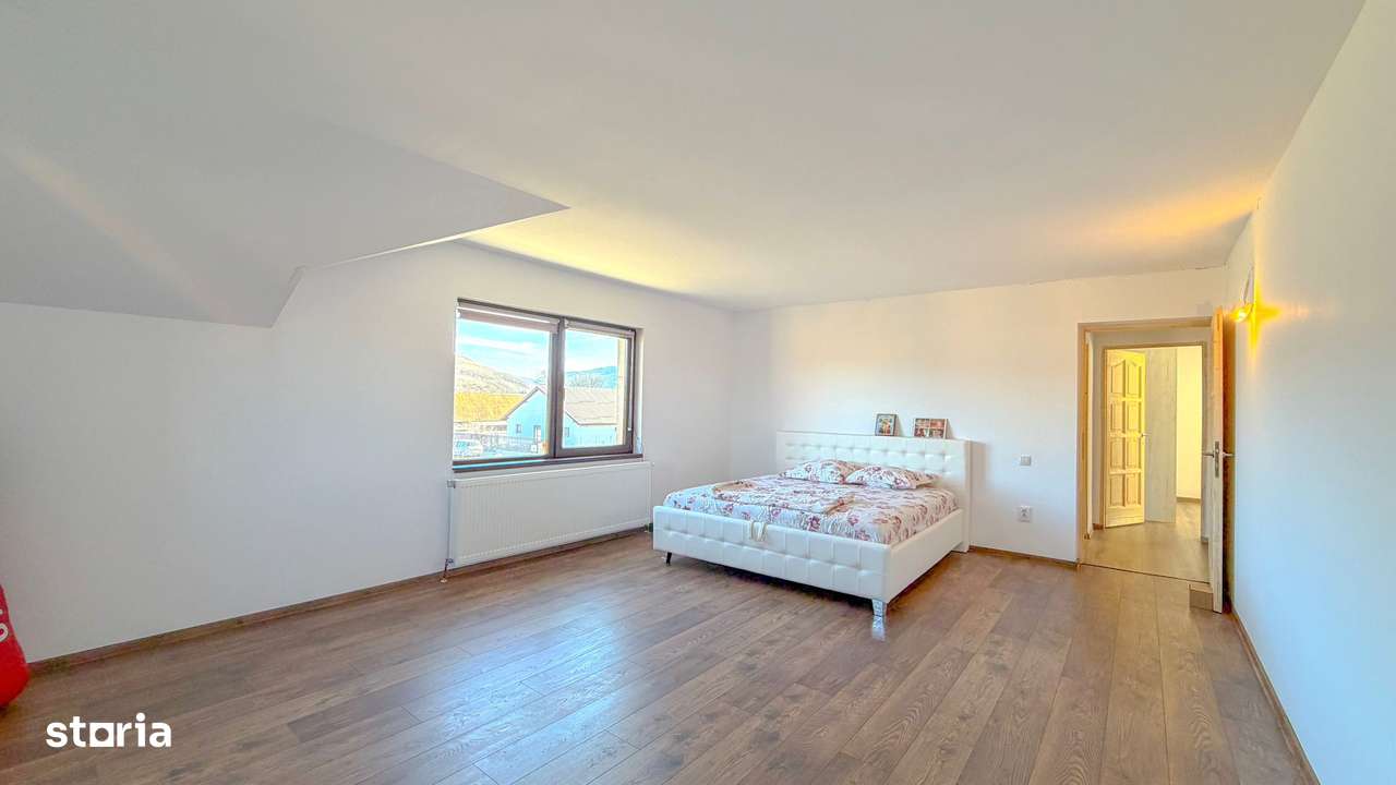 Casă spațioasă cu teren generos de 1200 mp Zonă de case noi-Tărlungeni-12