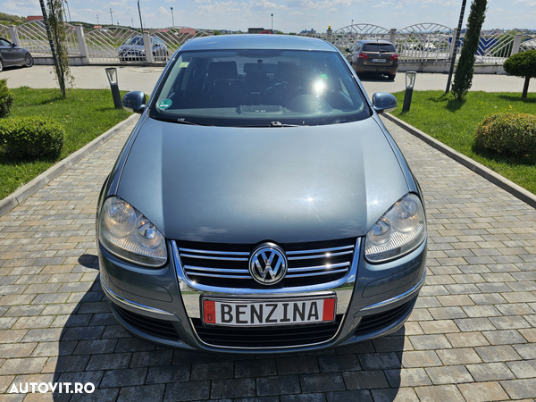 Volkswagen Jetta 1.6 Comfortline - 12