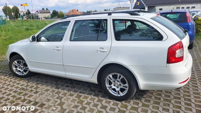 Skoda Octavia 1.6 Ambiente - 30