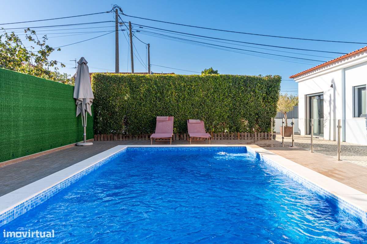 Excelente Moradia térrea Semi nova com piscina na Moita - Grande imagem: 5/37
