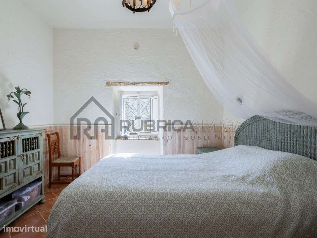 Moradia com Anexos e Vistas Deslumbrantes em Zona Tranquila-8