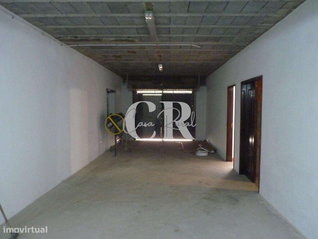 Fantástica moradia T3 com garagem e terreno generoso em Vila Facaia –-56