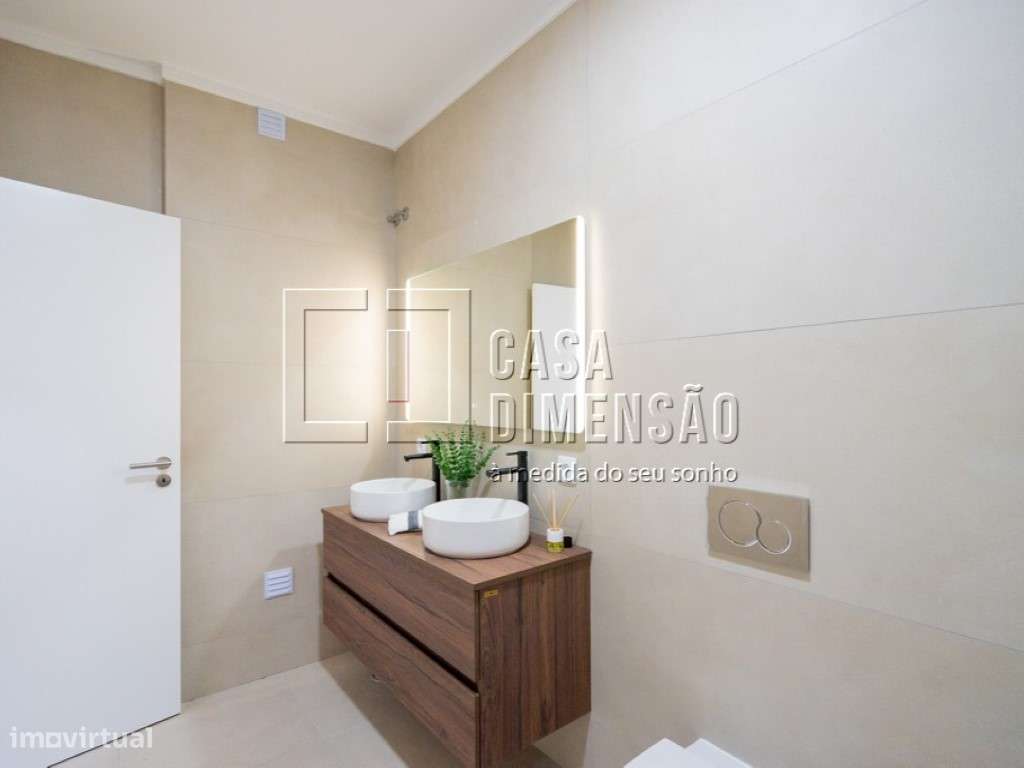 Apartamento de tipologia T3 com varanda, mobilado e equipado em Ben...-42