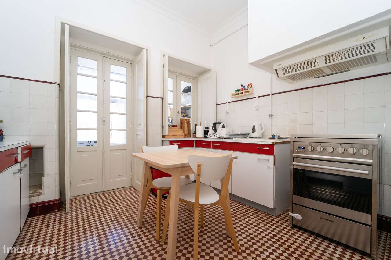 Apartamento T5 para venda na Rua Trindade Coelho Coimbra-22