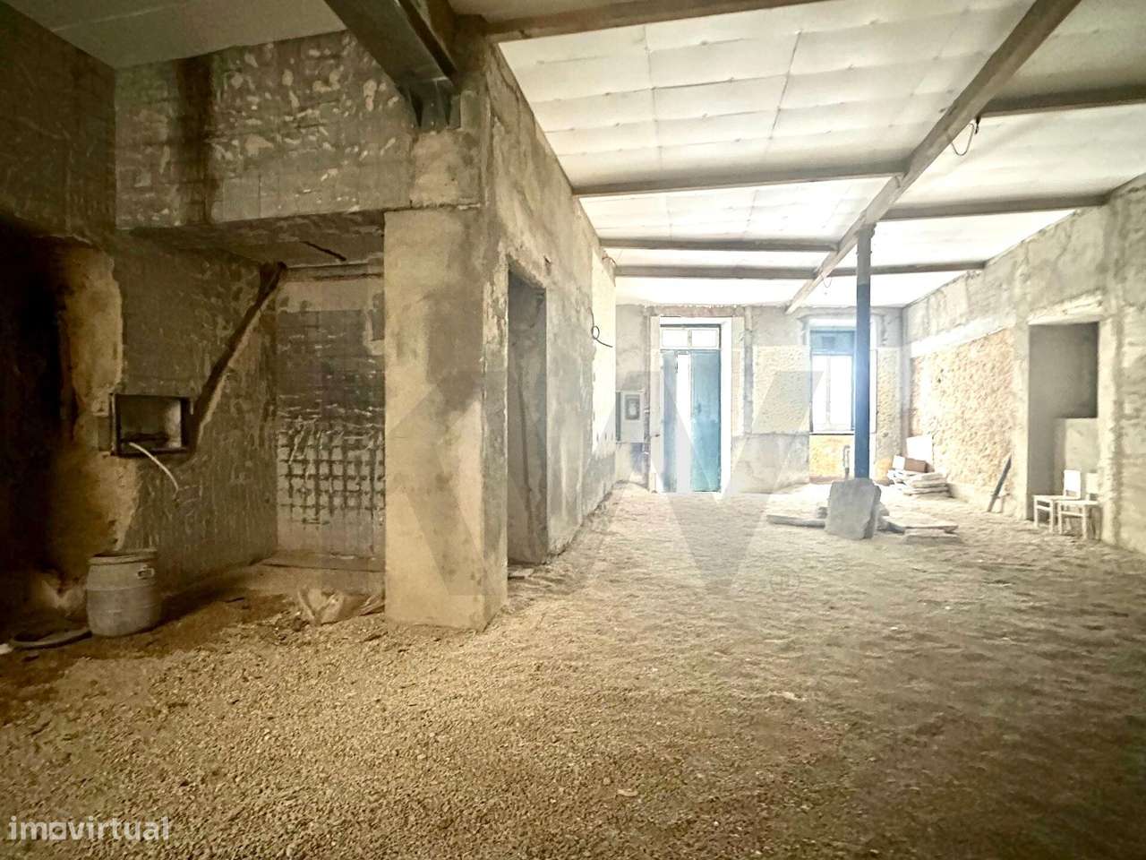 Excelente Loft no Beato - Único, para obras, com elevado potencial-14