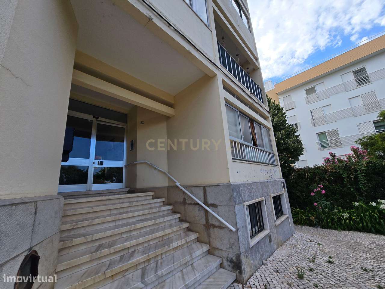 Excelente oportunidade de investimento T2 Cascais-3