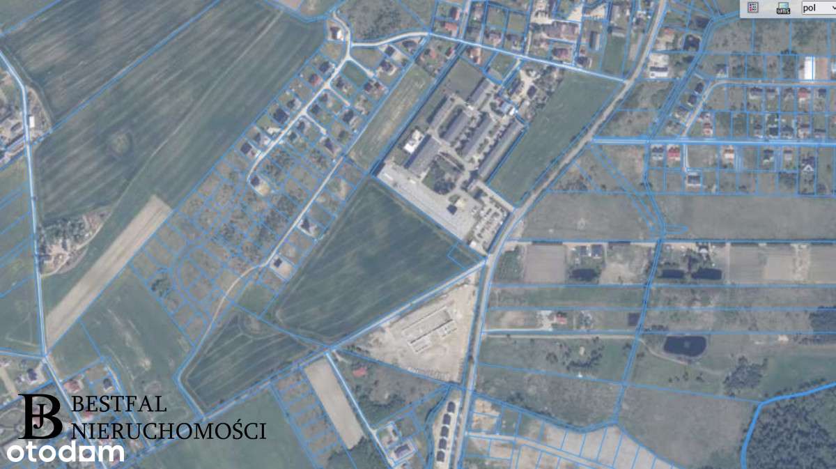 Atrakcyjna działka w centrum Trąbek Małych-1