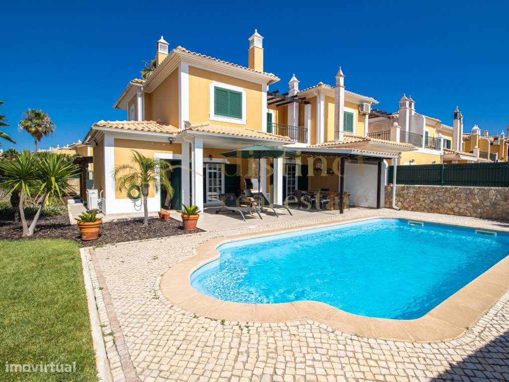 FANTÁSTICA/MORADIA EM BANDA/COM 4 QUARTOS/JARDIM & PISCINA/A APENAS... - Grande imagem: 5/39