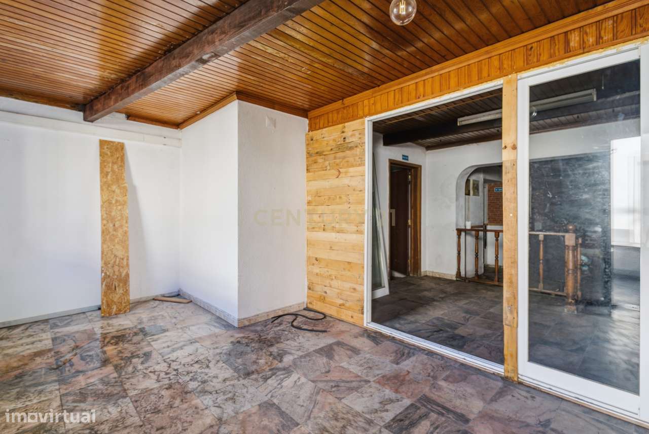 Imóvel comercial no centro da Merceana concelho de Alenquer, composto - Grande imagem: 4/22