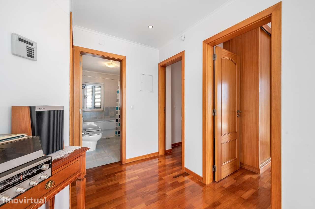 Moradia Isolada T3 com jardim, Aroeira, Almada-22