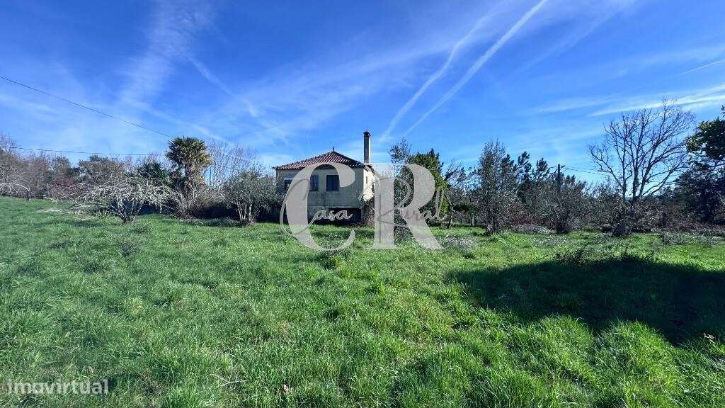 Casa de pedra com terreno e poço-26