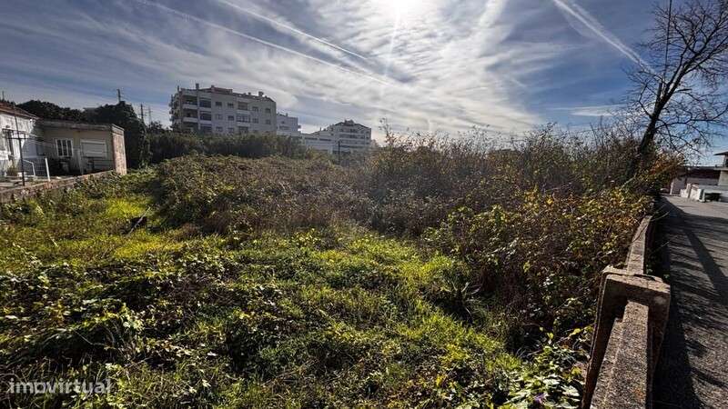 Terreno urbano com 2.050 m2 em Tavarede-8