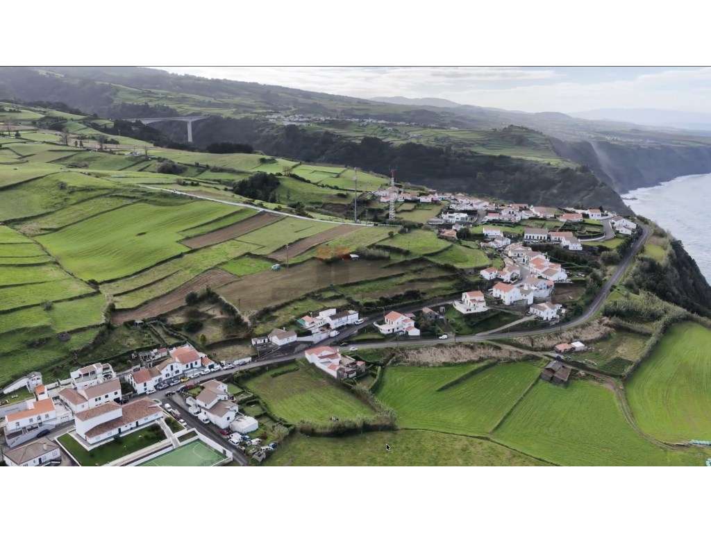 Terreno com 1.328 m² com viabilidade de construção e vista mar, Nor... - Grande imagem: 3/17