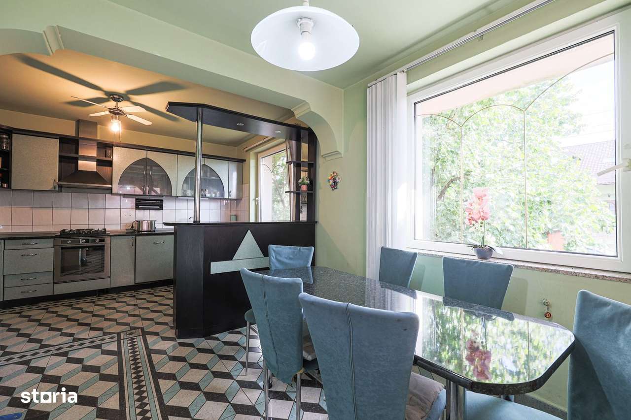 Vilă cu 6 camere în zona rezidențială - Poltura - Imagine principală: 4/13