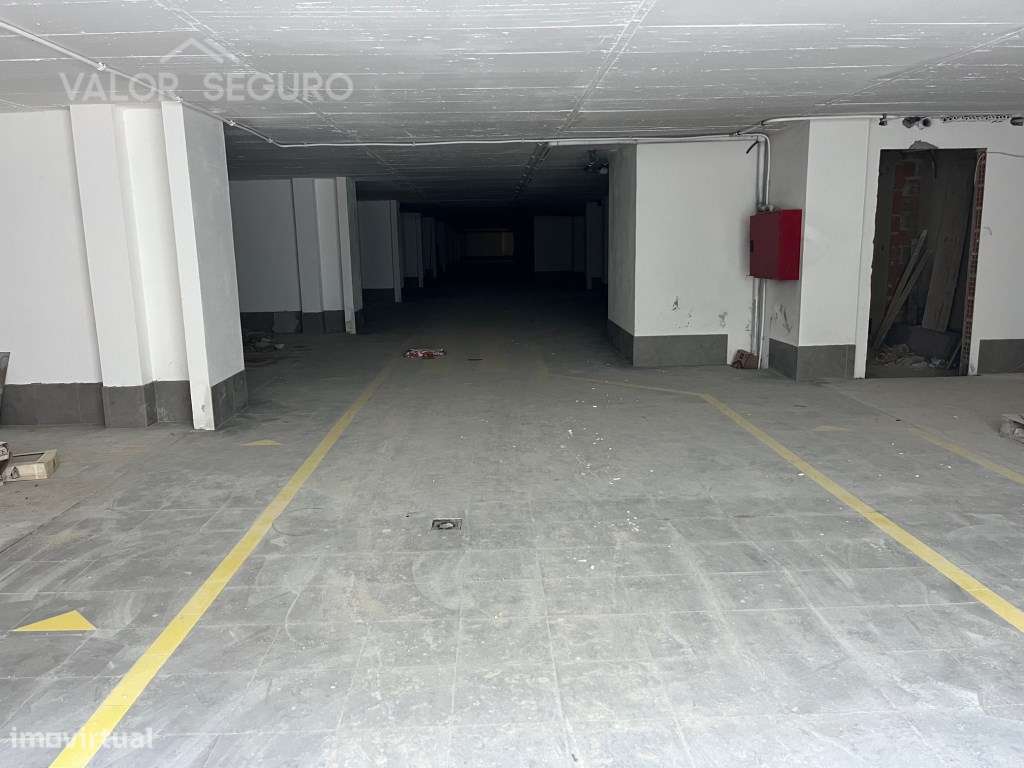 Apartamento T2 novo com garagem 2 viaturas e terraço no Sobralinho-27