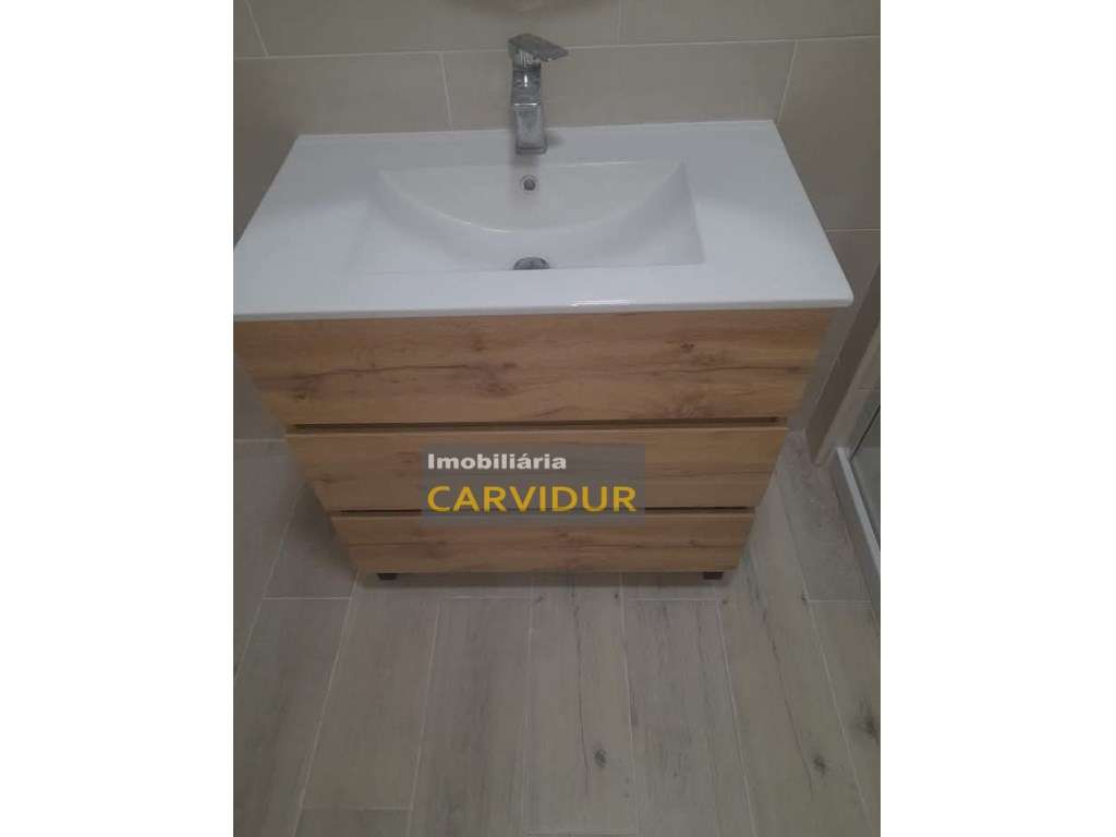 Baixa da Banheira T2 totalmente remodelado-8