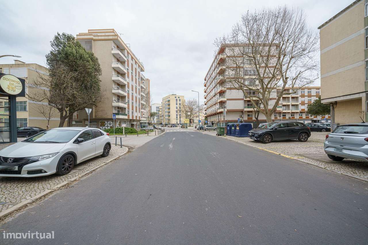 Apartamento T4 Transformado em T3 situado no bairro do Montalvão -Setú-26