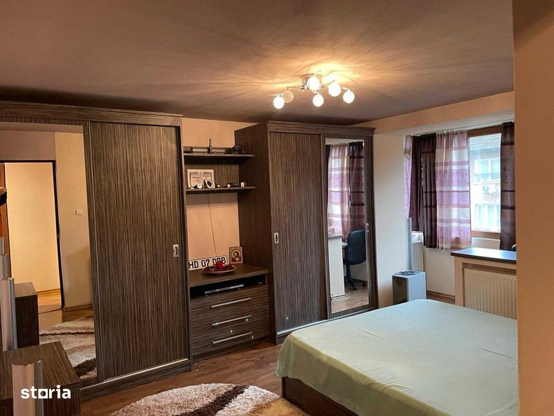 Vand apartament doua camere zona centrala Hunedoara (Pietonala)