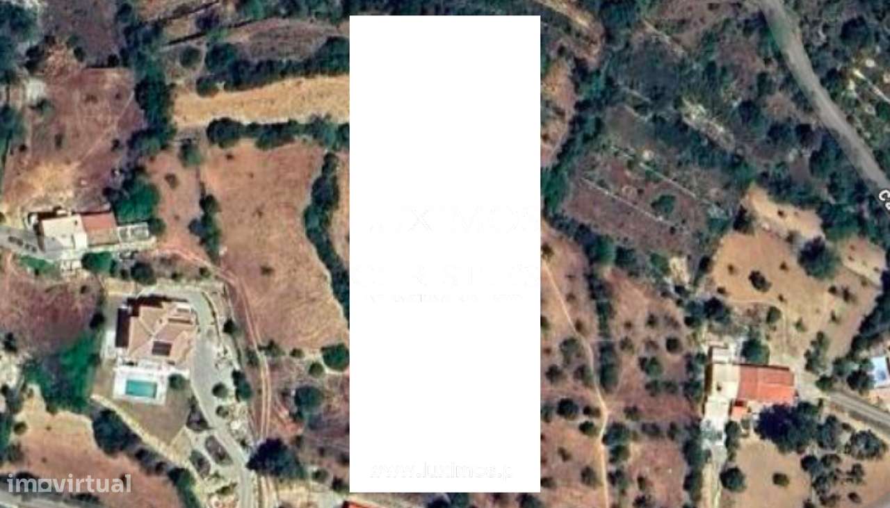 Amplo Terreno urbano com edifício térreo, para venda em Boliqueime, - Grande imagem: 2/2