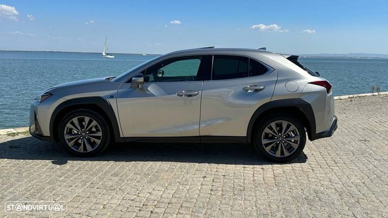 Lexus UX 250h Sport - 8