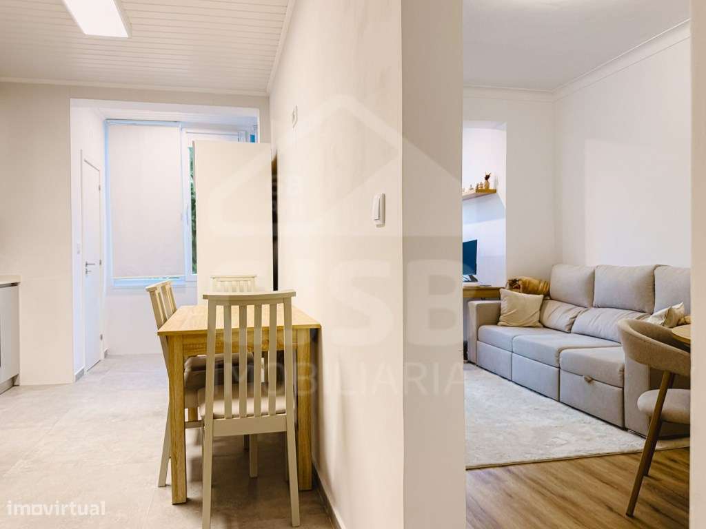T2 Moderno, Muita Luz Natural | Prédio Renovado em 2021 | Montijo-5