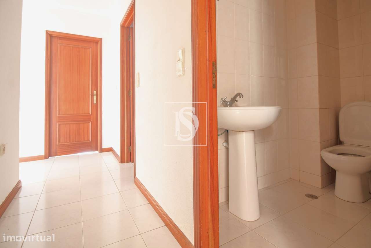 Apartamento T3 em Árvore, com Vista Mar, Varandas, Garagem e Elevador-13