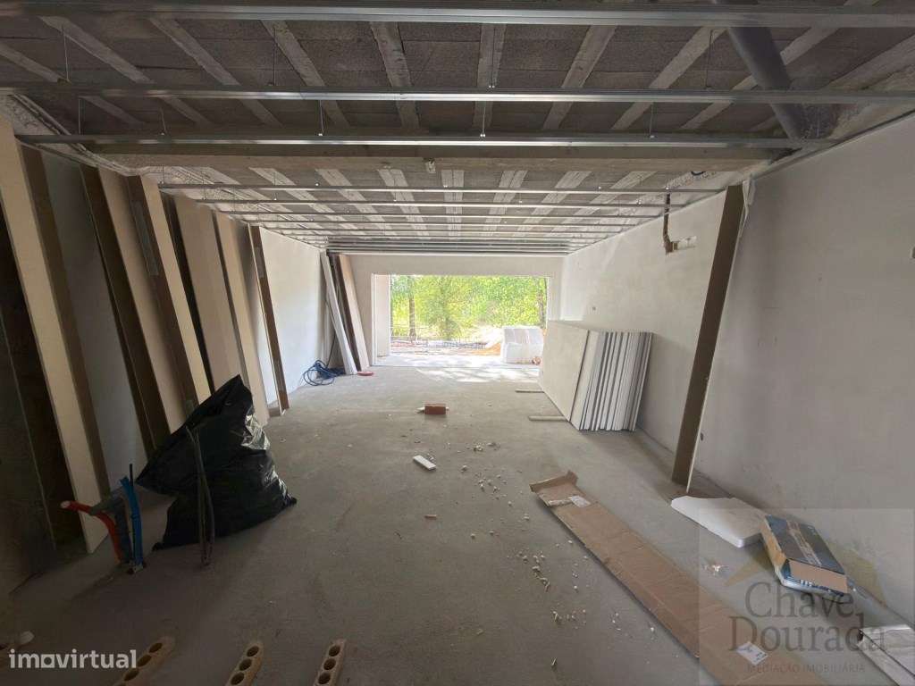 Apartamento T3 com logradouro e garagem - Mealhada-4